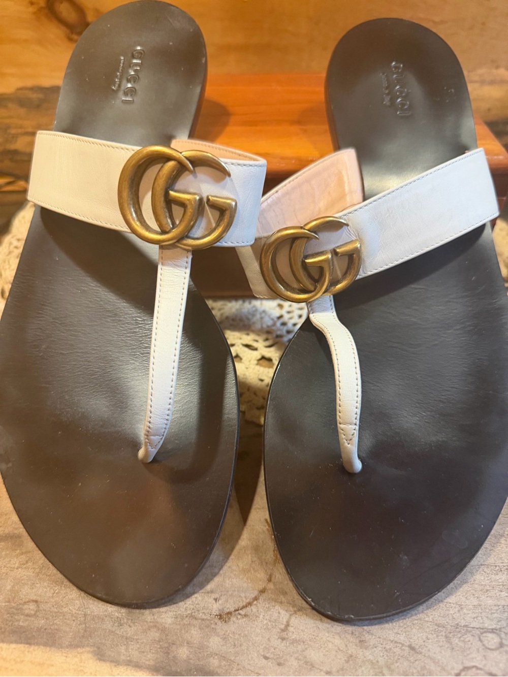 Gucci White Leather Thong Sandals with Gold Double G
